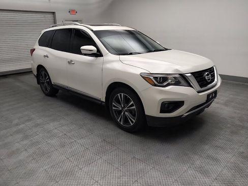 Used 2017 Nissan Pathfinder Platinum w/ Family Entertainment Package AWD/4WD image 11
