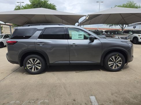 New 2026 Nissan Pathfinder SL FWD image 2
