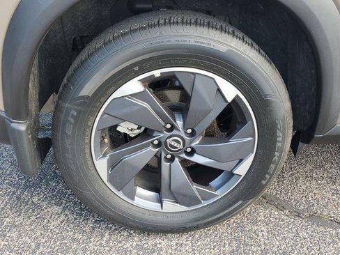 Used 2025 Nissan Rogue SV FWD image 5