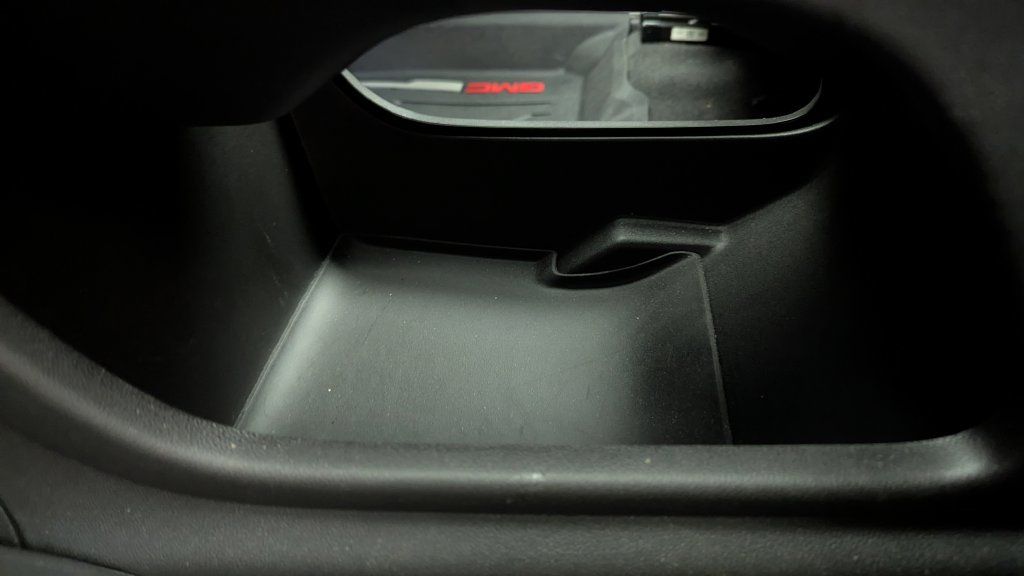 Used 2023 GMC Acadia Denali w/ LPO, Floor Liner Package FWD image 28