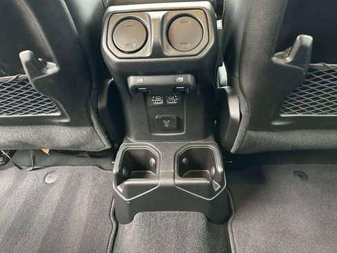 Used 2025 Jeep Wrangler Unlimited Rubicon image 26