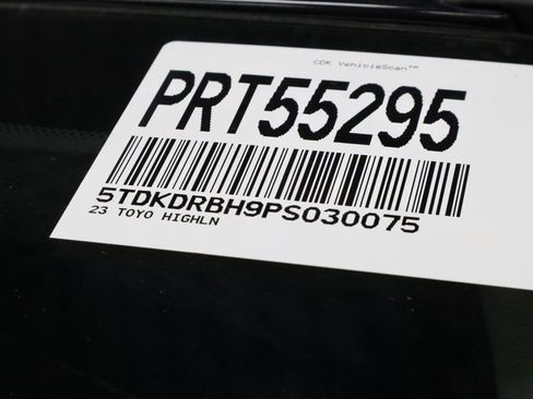 Used 2023 Toyota Highlander XLE AWD/4WD image 36
