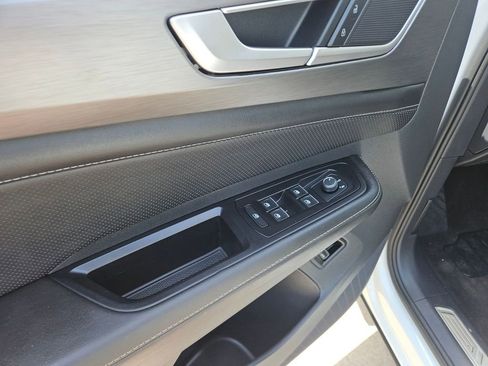 Used 2025 Volkswagen Atlas Cross Sport SE FWD image 13