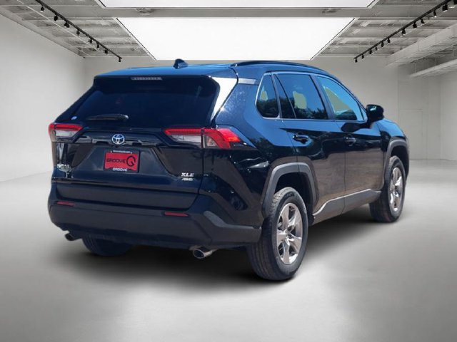 Used 2025 Toyota RAV4 XLE AWD/4WD image 5