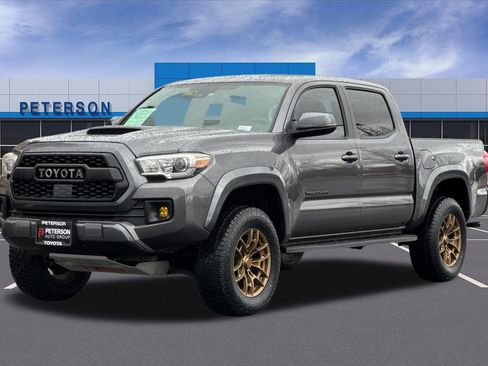 Used 2018 Toyota Tacoma TRD Sport w/ Technology Package image 9