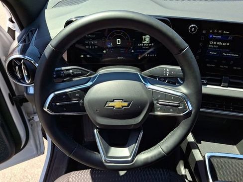 Used 2025 Chevrolet Equinox LT FWD image 18