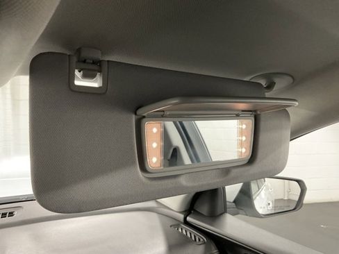 Used 2024 GMC Terrain SLT image 30