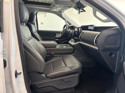 Certified 2025 Ford Expedition Active AWD/4WD image 6