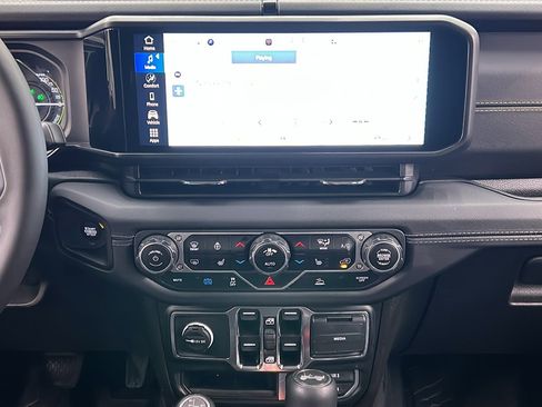 Used 2024 Jeep Wrangler Unlimited Sahara image 19