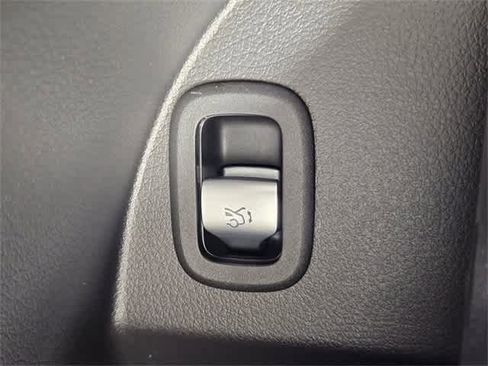Used 2025 Mercedes-Benz GLC 300 4MATIC image 39
