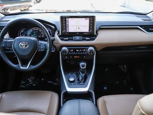 Used 2020 Toyota RAV4 Limited image 13