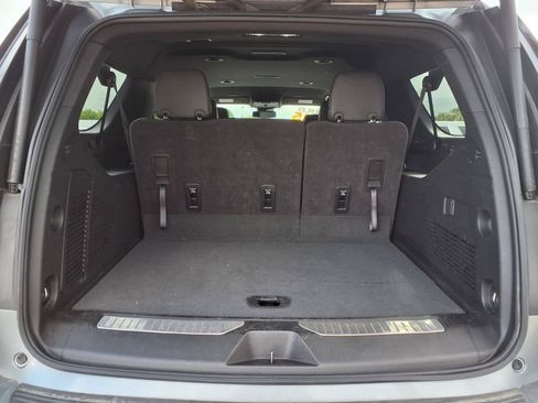 Used 2025 Chevrolet Suburban Z71 AWD/4WD image 9
