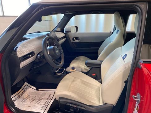 Used 2025 MINI Cooper 2-Door Hardtop FWD image 4