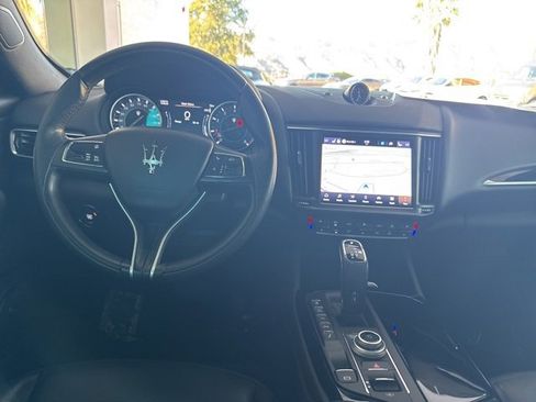 Certified 2022 Maserati Levante Modena image 13