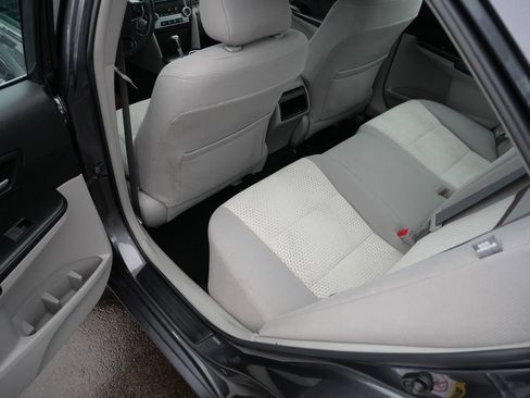 Used 2012 Toyota Camry LE image 17