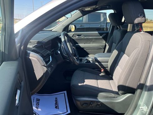 Used 2025 GMC Acadia Elevation image 10