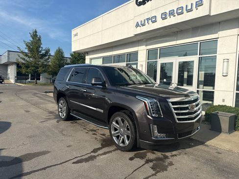 Used 2018 Cadillac Escalade Luxury AWD/4WD image 8