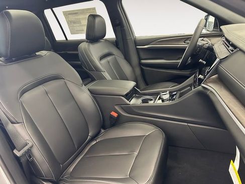 New 2026 Jeep Grand Cherokee L Limited w/ Limited Altitude Package AWD/4WD image 15