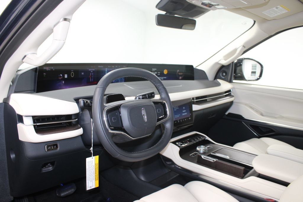 New 2027 Lincoln Navigator Premiere RWD image 25