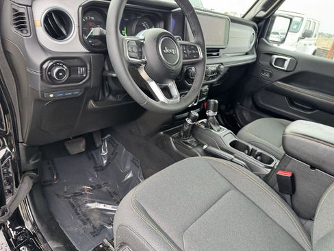 Certified 2025 Jeep Wrangler Unlimited Sahara AWD/4WD image 14