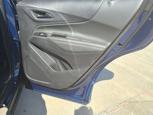 Used 2023 Chevrolet Equinox Premier image 16