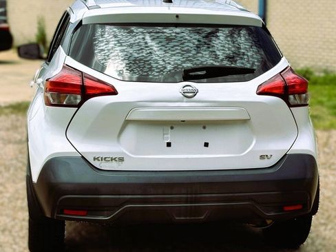 Used 2019 Nissan Kicks SV FWD image 14