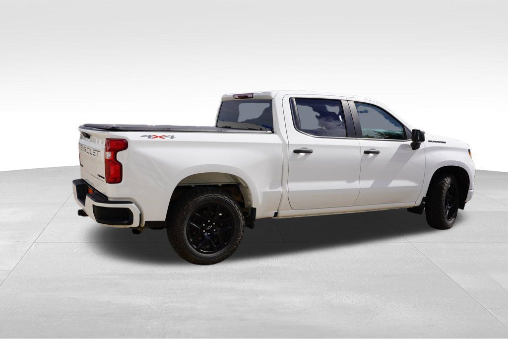 Used 2022 Chevrolet Silverado 1500 Custom w/ LPO, Dark Essentials Package AWD/4WD image 4