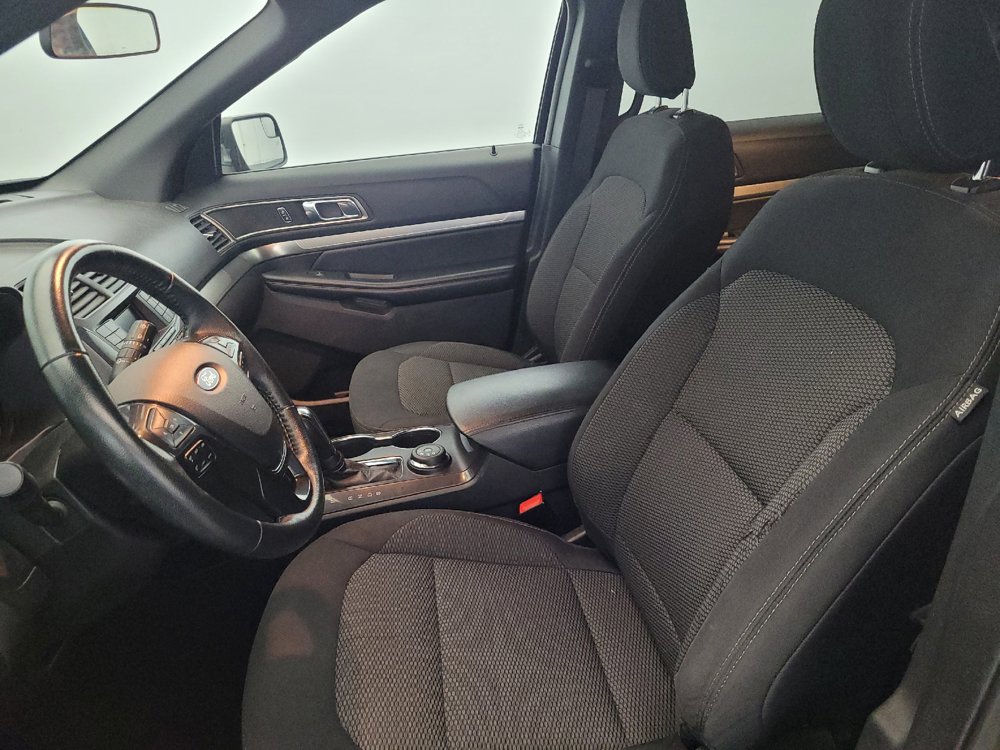 Used 2018 Ford Explorer XLT AWD/4WD image 17