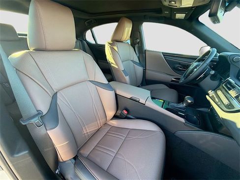 New 2025 Lexus ES 350 Ultra Luxury image 15