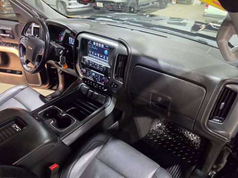 Used 2018 Chevrolet Silverado 1500 LTZ Z71 w/ LTZ Plus Package AWD/4WD image 37