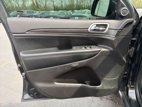 Used 2019 Jeep Grand Cherokee Limited w/ Luxury Group II image 18