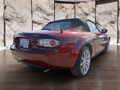 Used 2006 MAZDA MX-5 Miata Grand Touring RWD image 6