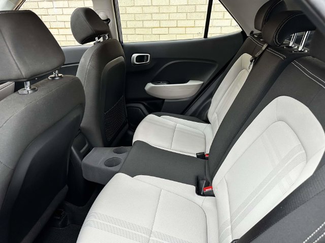Used 2024 Hyundai Venue SEL FWD image 17