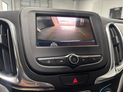 Used 2020 Chevrolet Equinox LS image 4