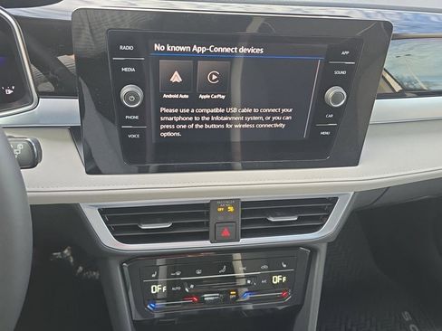 New 2026 Volkswagen Taos SE image 21