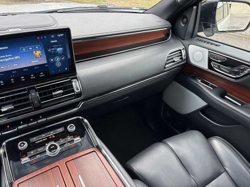 Certified 2022 Lincoln Navigator L Reserve AWD/4WD image 15