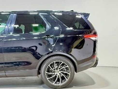 Used 2017 Land Rover Discovery SE image 29