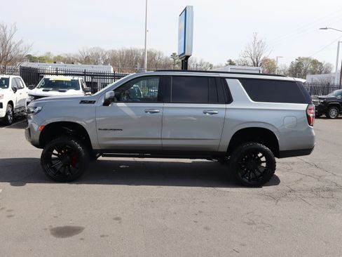 Used 2024 Chevrolet Suburban Z71 w/ Luxury Package AWD/4WD image 7