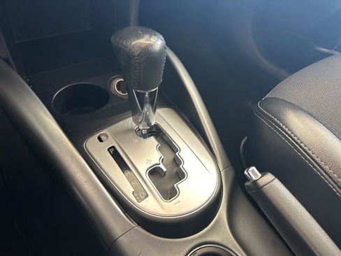 Used 2011 Mitsubishi Outlander SE image 7