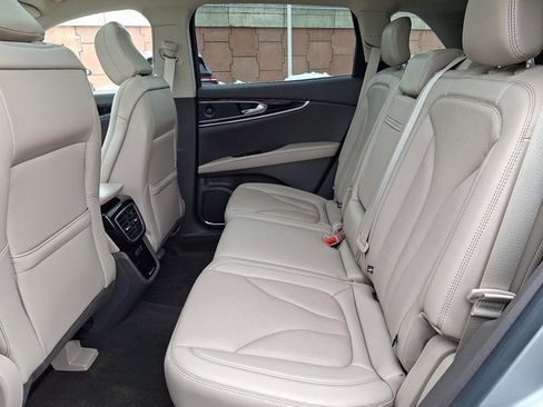 Used 2021 Lincoln Nautilus Reserve image 10