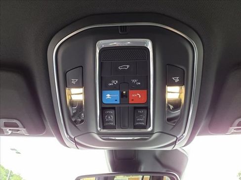 Used 2024 Jeep Grand Cherokee Laredo X w/ Luxury Tech Group I AWD/4WD image 21