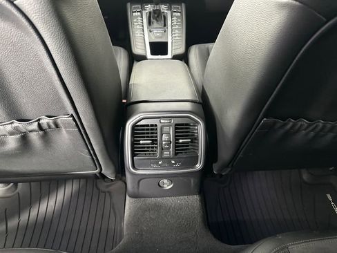 Used 2018 Porsche Macan AWD/4WD image 16