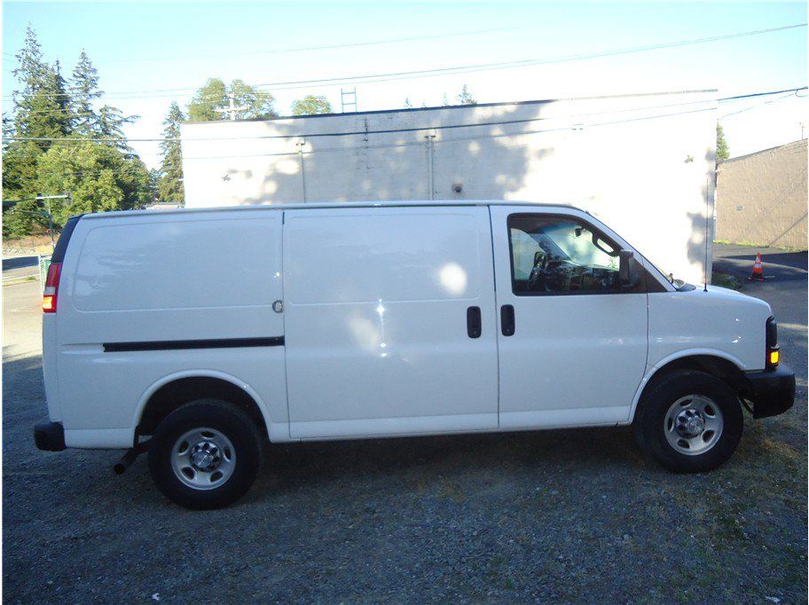 Used 2016 Chevrolet Express 2500 RWD image 5