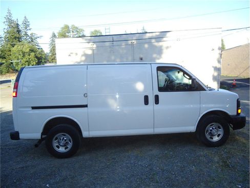 Used 2016 Chevrolet Express 2500 RWD image 5