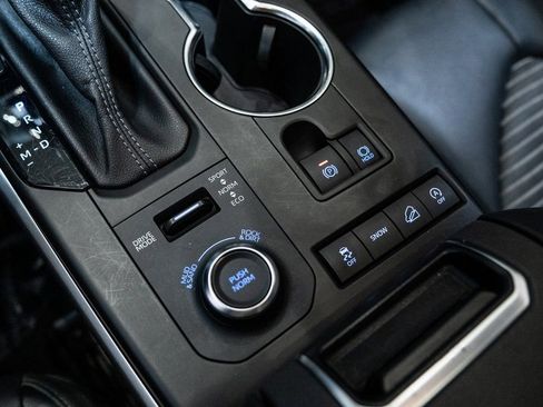 Used 2022 Toyota Highlander XSE image 30