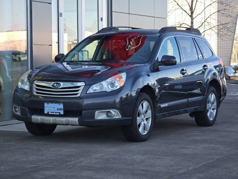 Used 2011 Subaru Outback 2.5i Limited w/ PWR Moonroof Pkg image 7