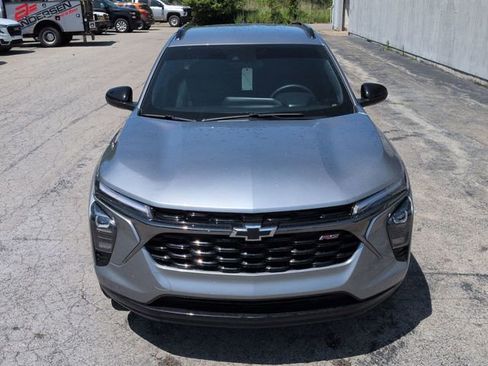 Used 2025 Chevrolet Trax RS w/ Driver Confidence Package FWD image 23