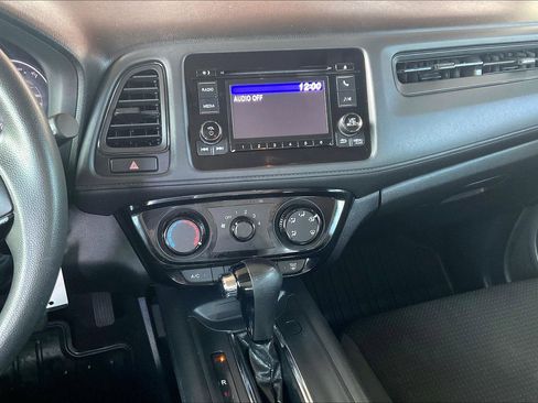 Used 2019 Honda HR-V LX image 9