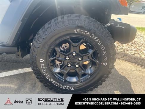 Used 2023 Jeep Wrangler Unlimited w/ Cold Weather Group AWD/4WD image 15