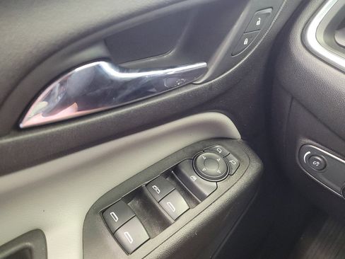 Used 2020 Chevrolet Equinox LT w/ LPO, Chrome Package FWD image 27